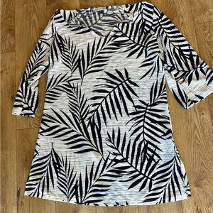J Valdi, swim cover up. Size XL, navy blue fern design. 3/4 sleeves, V-neck
